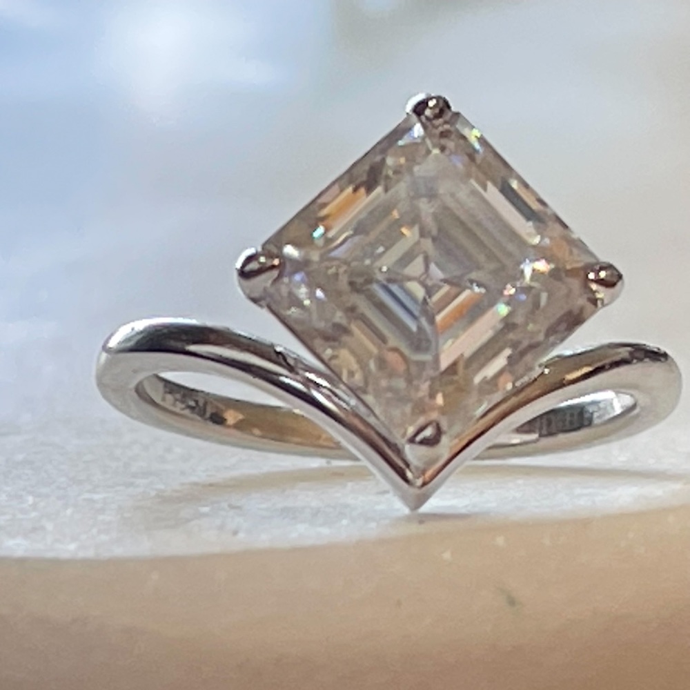 2.5ct Asscher Chevron Ring - Silver with Rhodium Platinum - Picture 7 of 9